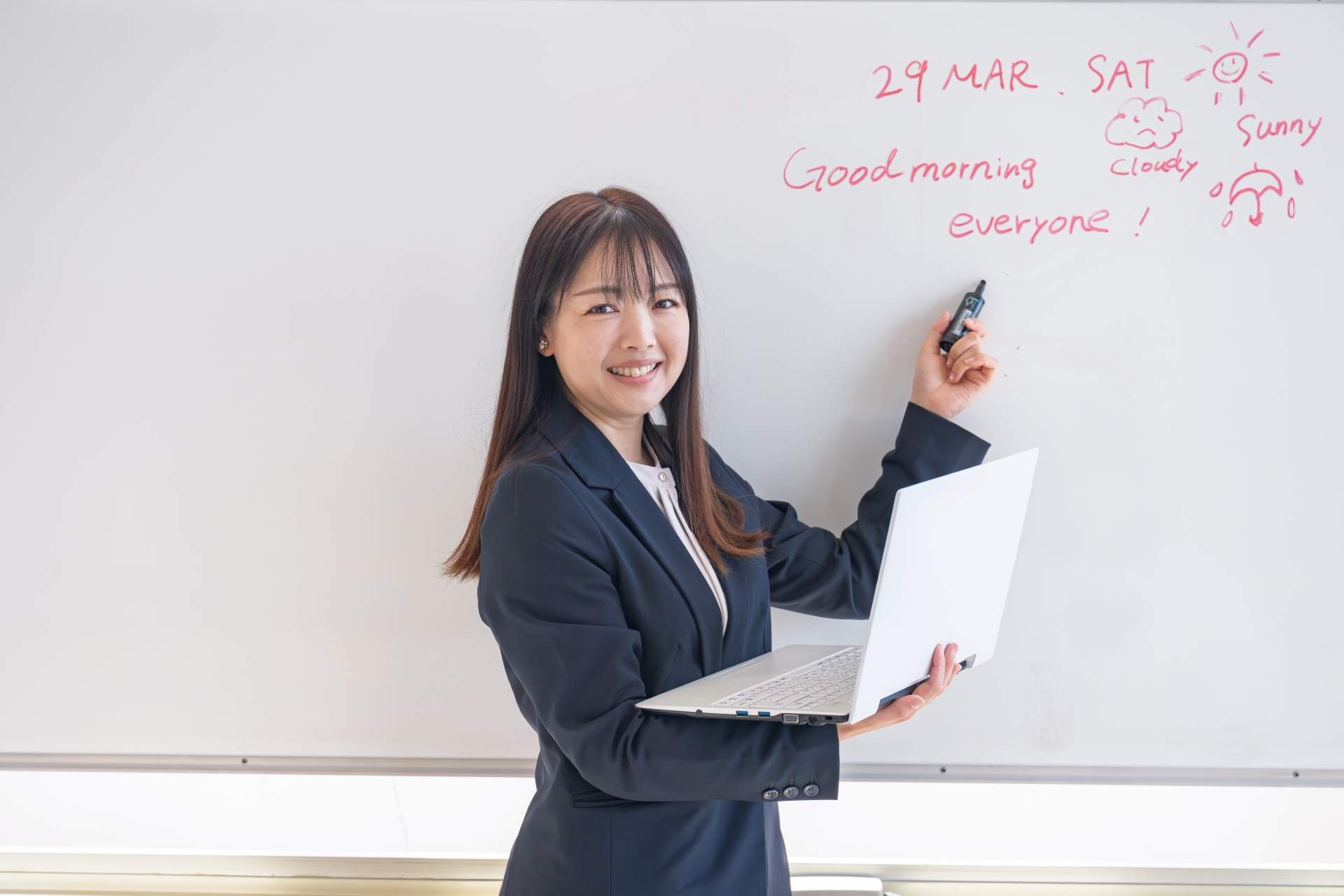 日本語教育・表現指導の様子